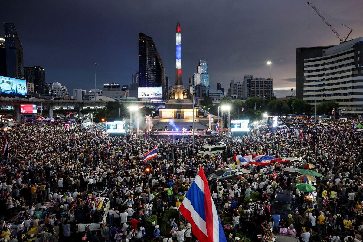 Thousands demand Thai prime minister quit over border dispute