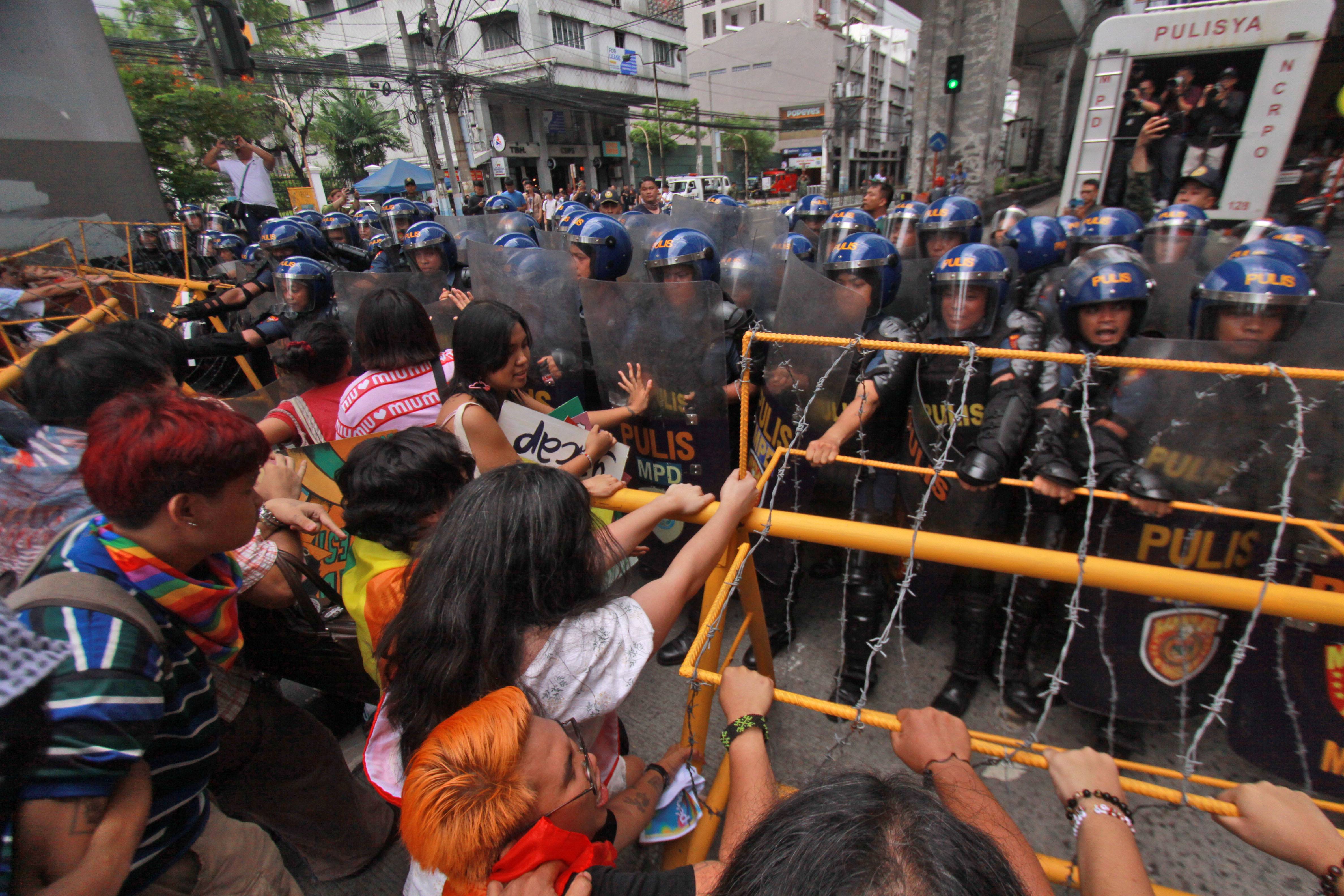 Tension breaks out between LGBTQ+ rights protesters, cops in Manila rally