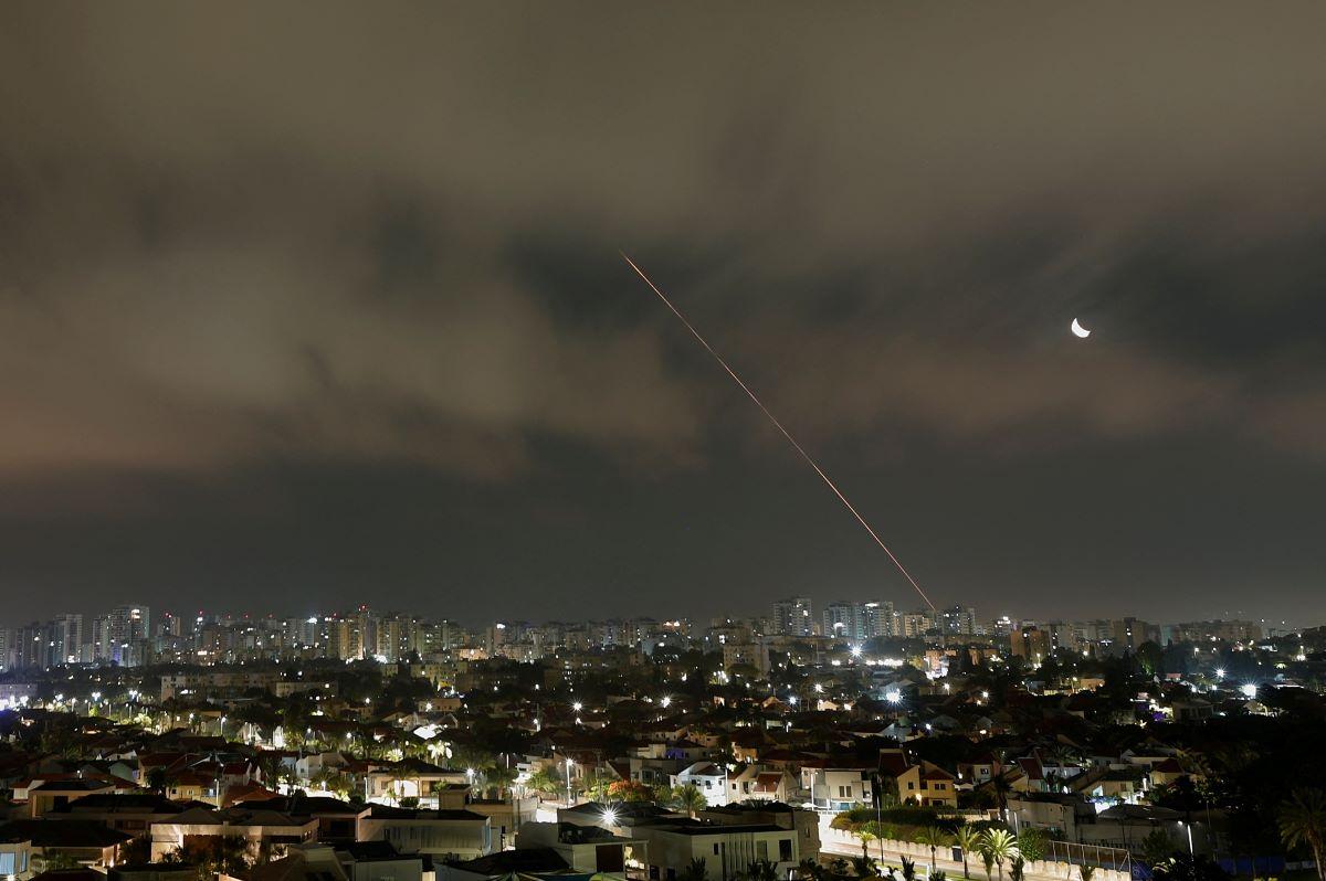 Iran launches missiles vs Israel anew
