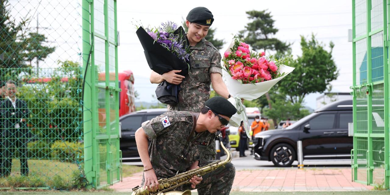 BTS' RM, V discharged from military