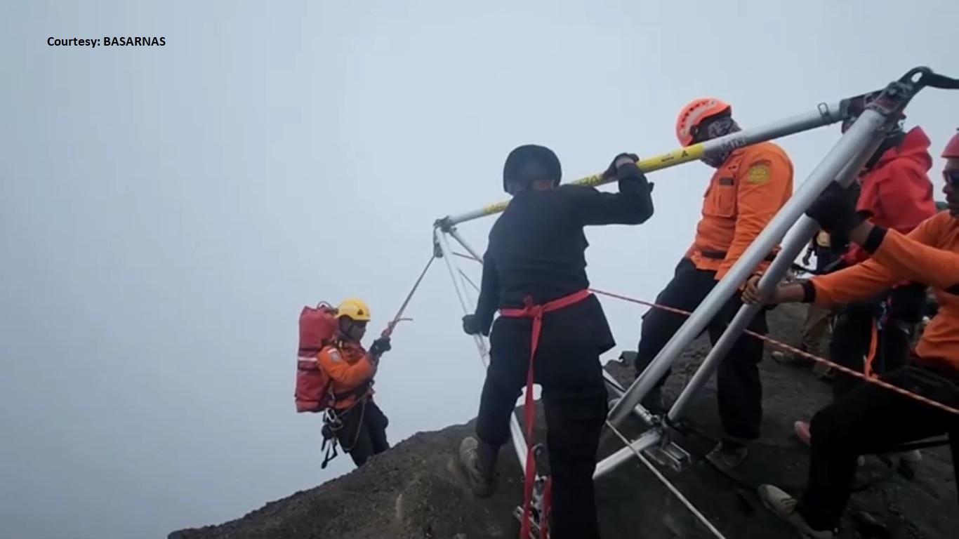 Brazilian tourist found dead after 4 days on Indonesian volcano cliff