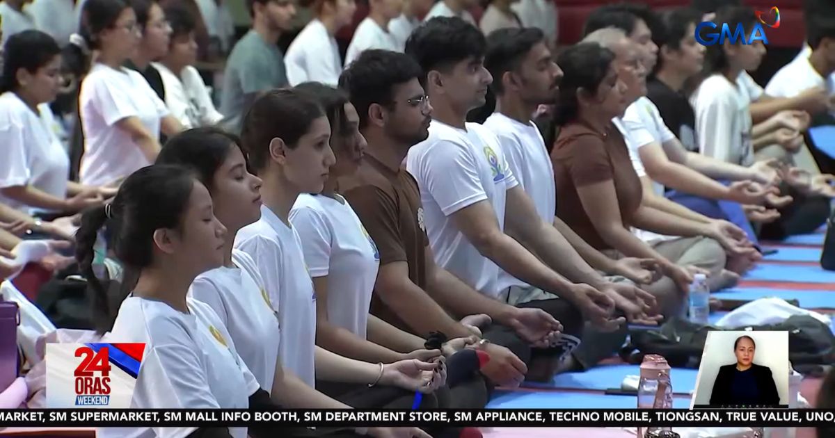 Nearly 400 participants join yoga class for International Yoga Day