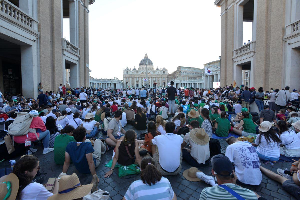 120,000 pilgrims gather for Jubilee of the Youth Welcome Mass in Rome