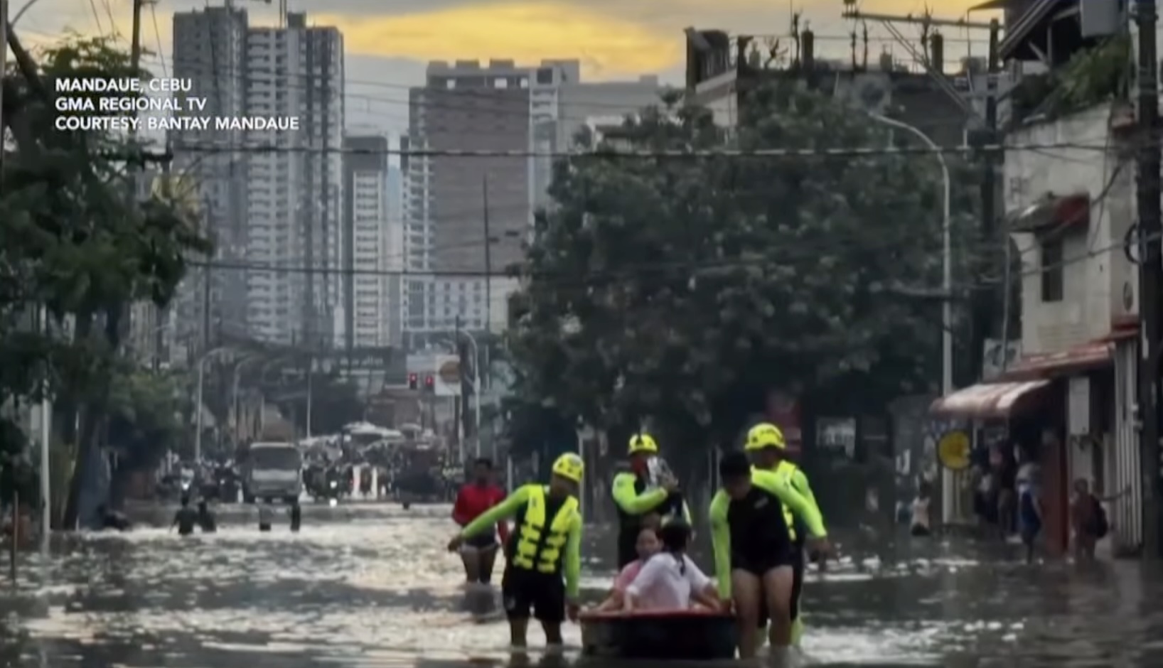 Baha sa Luzon at Visayas: Mga Probinsya Lubog Dahil sa Bagyong Crising - Aksyon at Paalala!