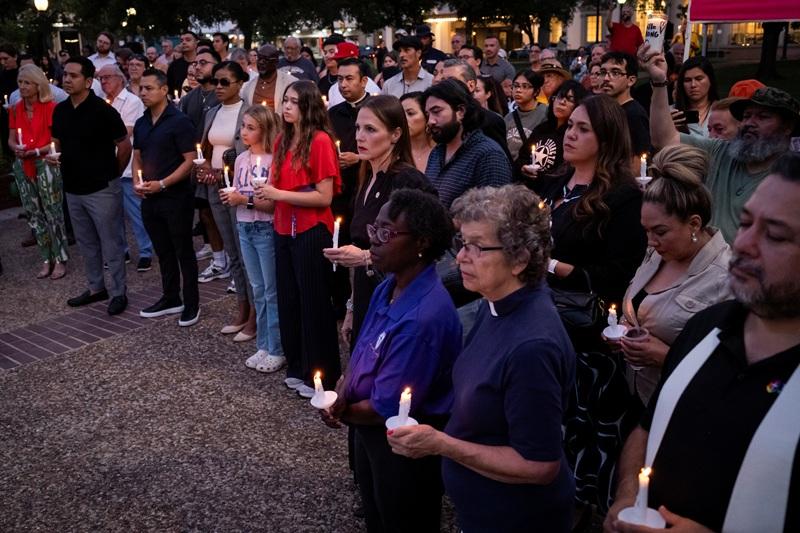 Texas flood toll passes 100 as more bodies recovered