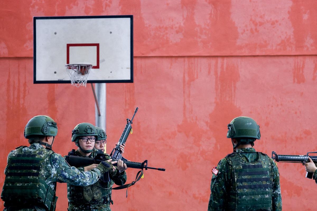 Reservists training during Han Kuang military exercises in Taoyuan, Taiwan