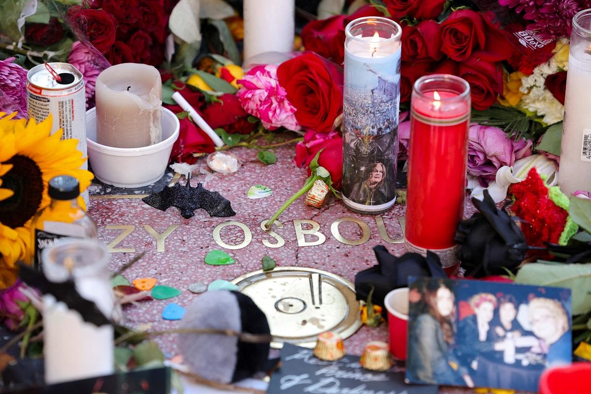 Fans mourn Ozzy Osbourne | Photos | GMA News Online