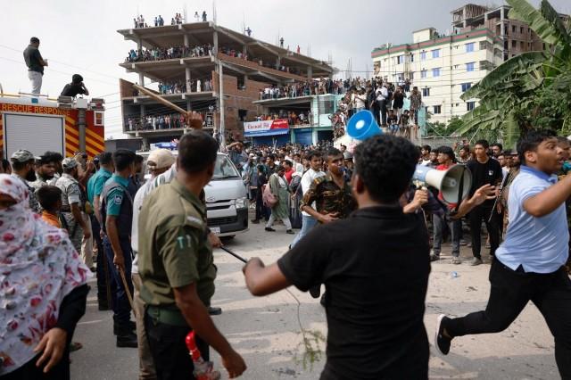 An ambulance carries injured people after an air force training aircraft crashed into Milestone College campus, in Dhaka, Bangladesh, July 21, 2025. REUTERS/ Mohammad Ponir Hossain
