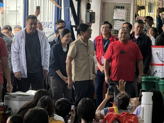 President Ferdinand â€œBongbongâ€ Marcos Jr. on Thursday, July 24, 2025, inspected evacuation centers in San Mateo, Rizal, where he led in the distribution of food packs to those displaced by the bad weather. BERNADETTE REYES/GMA Integrated News