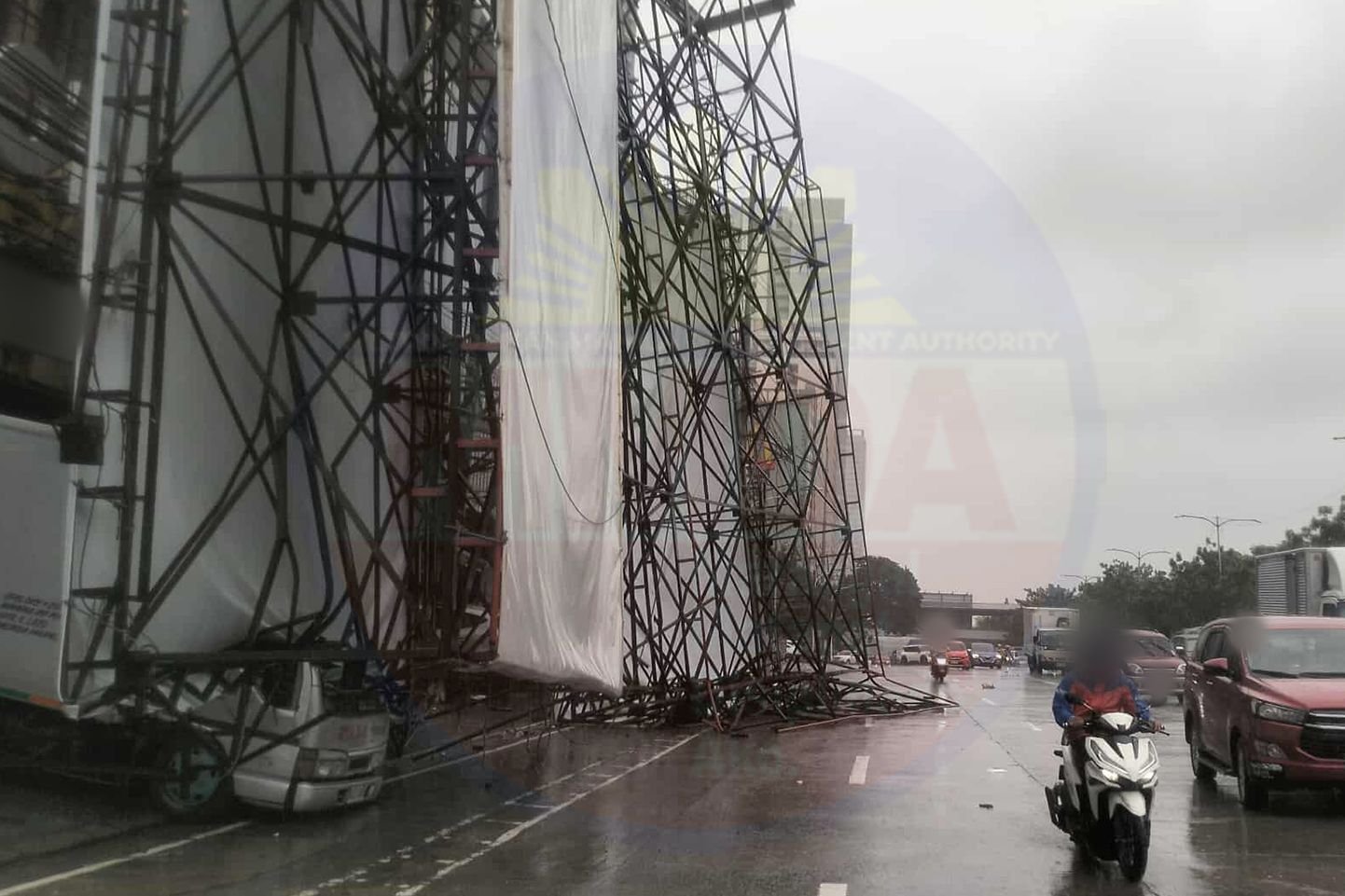 Billboards collapse, hit 2 vehicles along Katipunan Avenue, QC 
