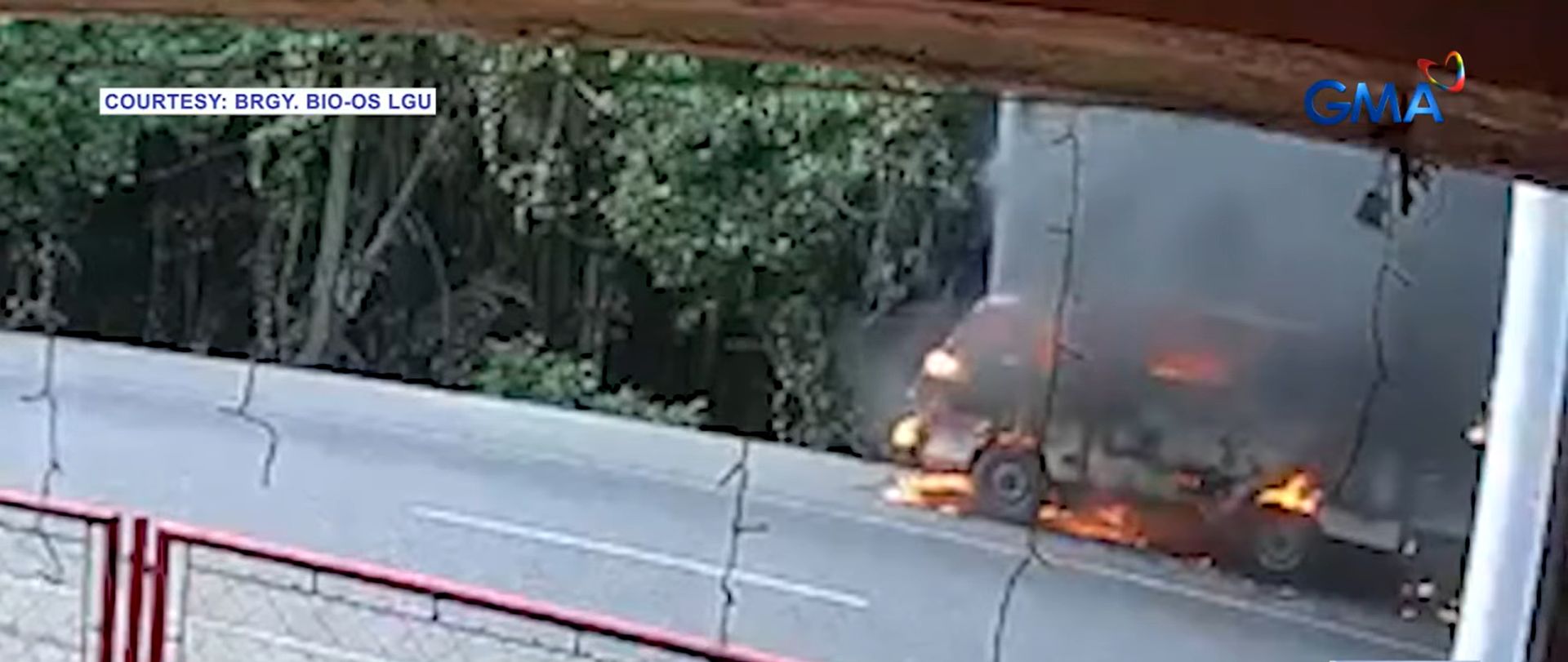 Van na maghahatid ng bangkay, nagliyab sa Negros Oriental