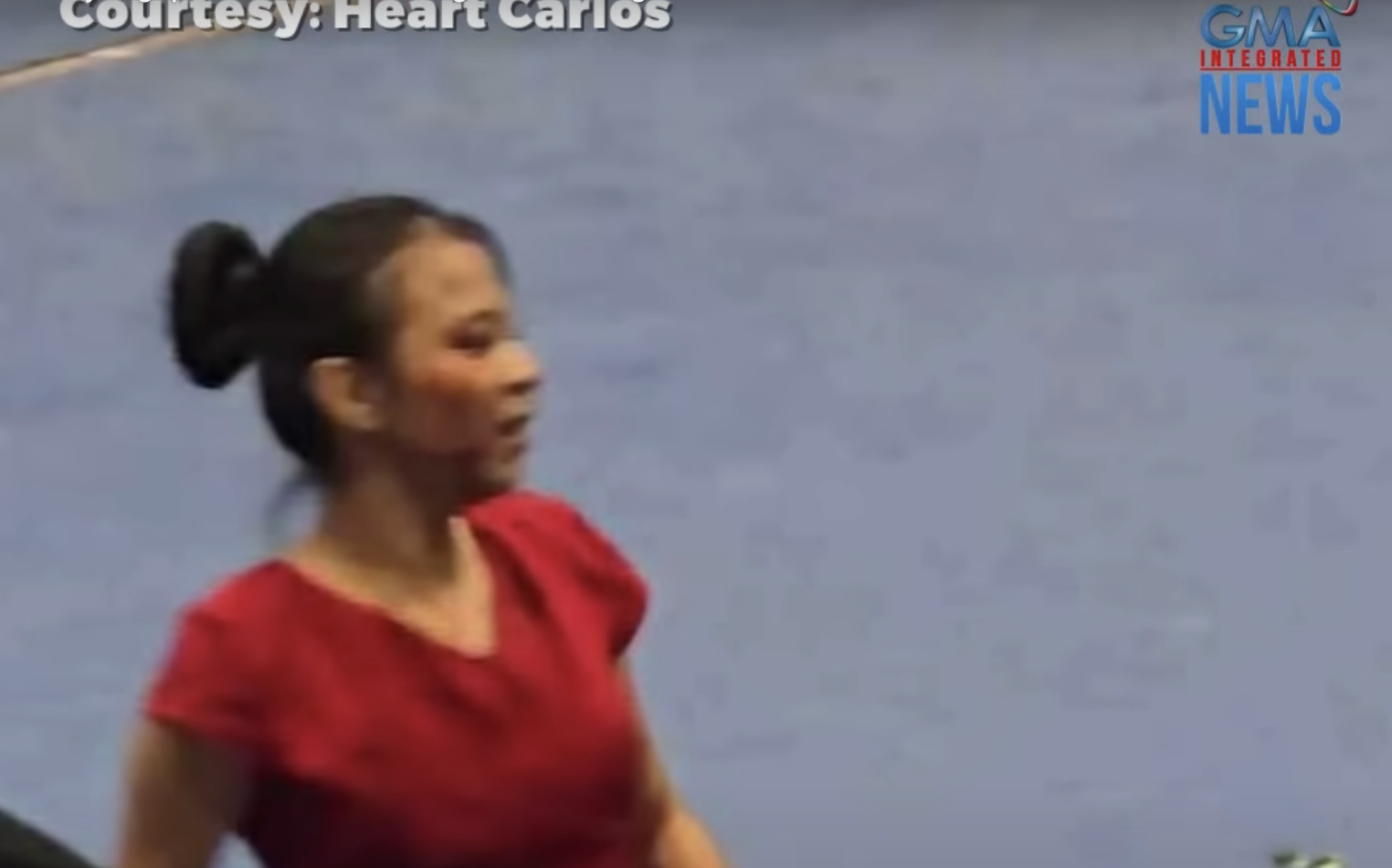 Babaeng color guard, tuloy ang performance kahit na pumutok ang kilay