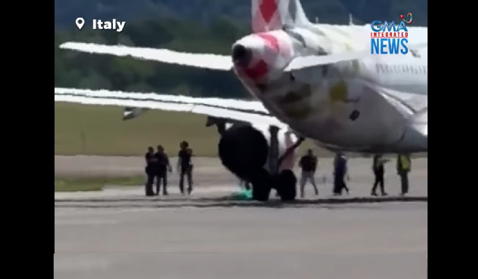 Lalaking tumakbo sa runway, hinigop ng engine ng eroplano sa Italy, patay thumbnail