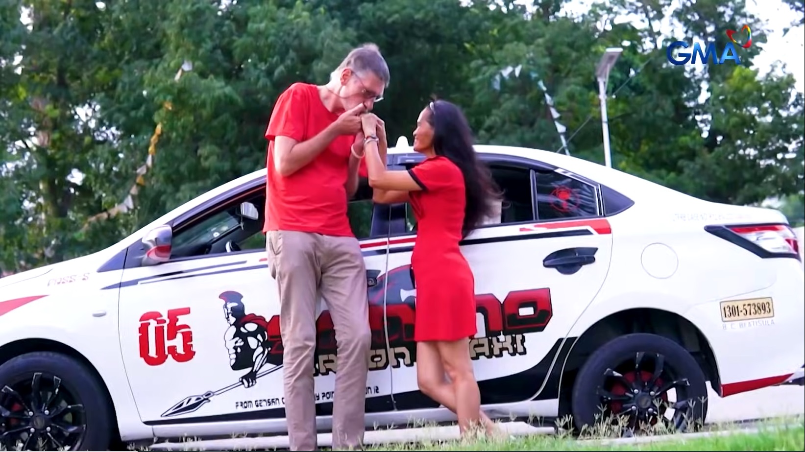 Kaisa-isang babaeng taxi driver sa GenSan, inibig ng kaniyang pasaherong foreigner thumbnail