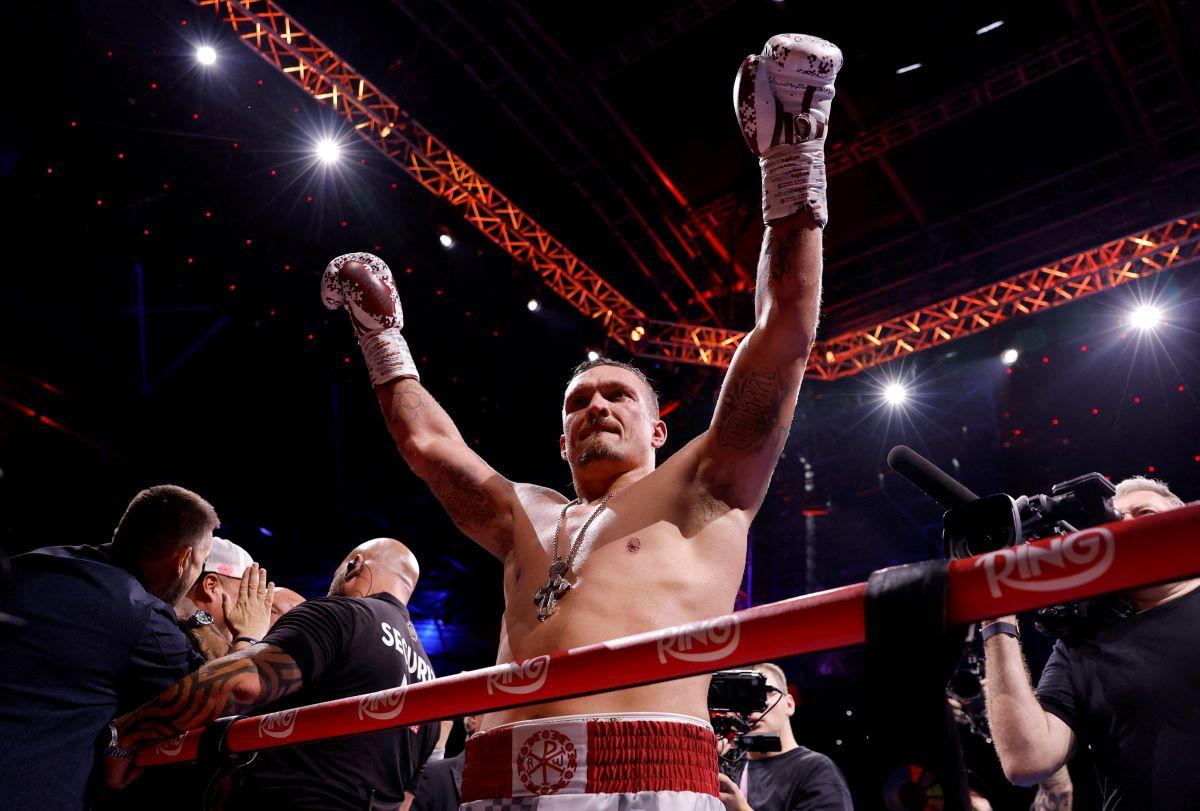 Oleksandr Usyk celebrates winning his fight against Daniel Dubois