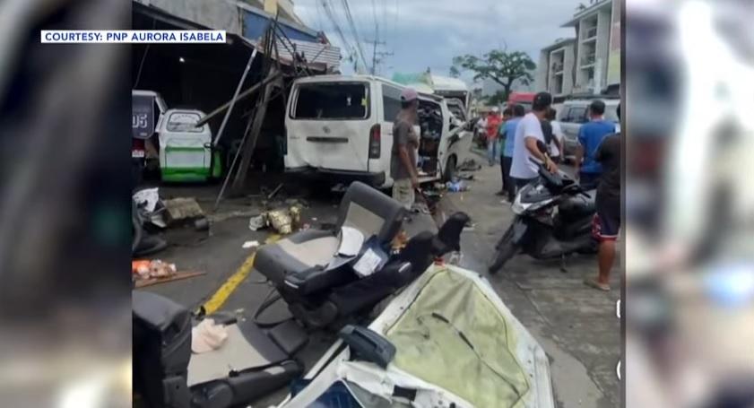 8 patay sa salpukan ng truck at 2 van sa Aurora, Isabela