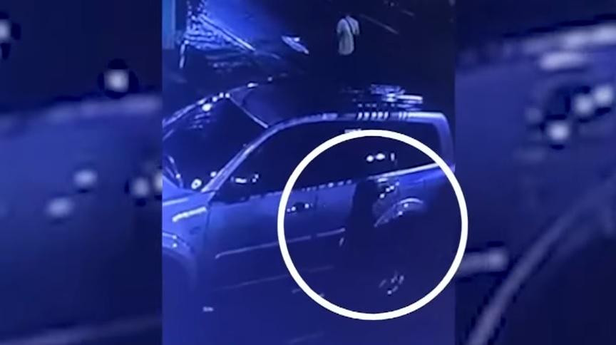 Nakaparadang kotse sa Caloocan, binasag ang bintana at ninakawan