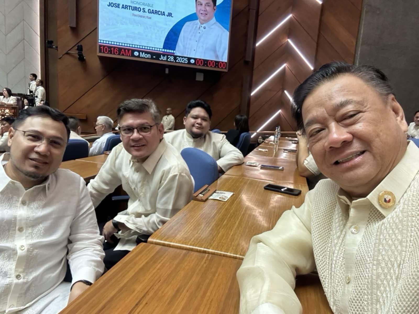 3 Dutertes, Ungab, Benitez opt to be independent House members