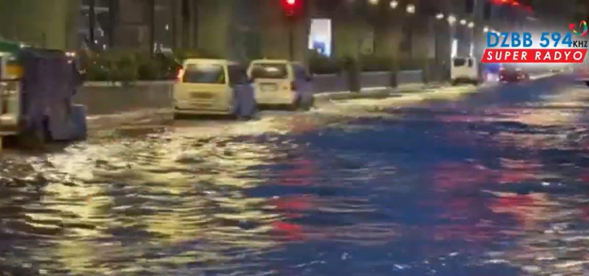 Floods hit Metro Manila due to Habagat rains enhanced by Crising
