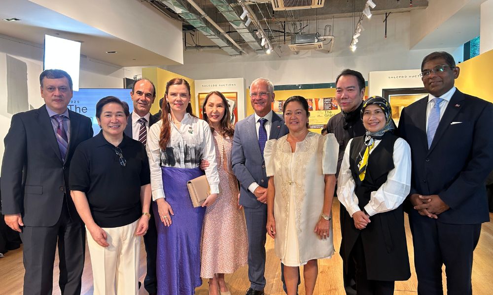 First Lady Liza Araneta-Marcos and Fashion Aid Philippines president Paul Cabral with the members of the diplomatic corps