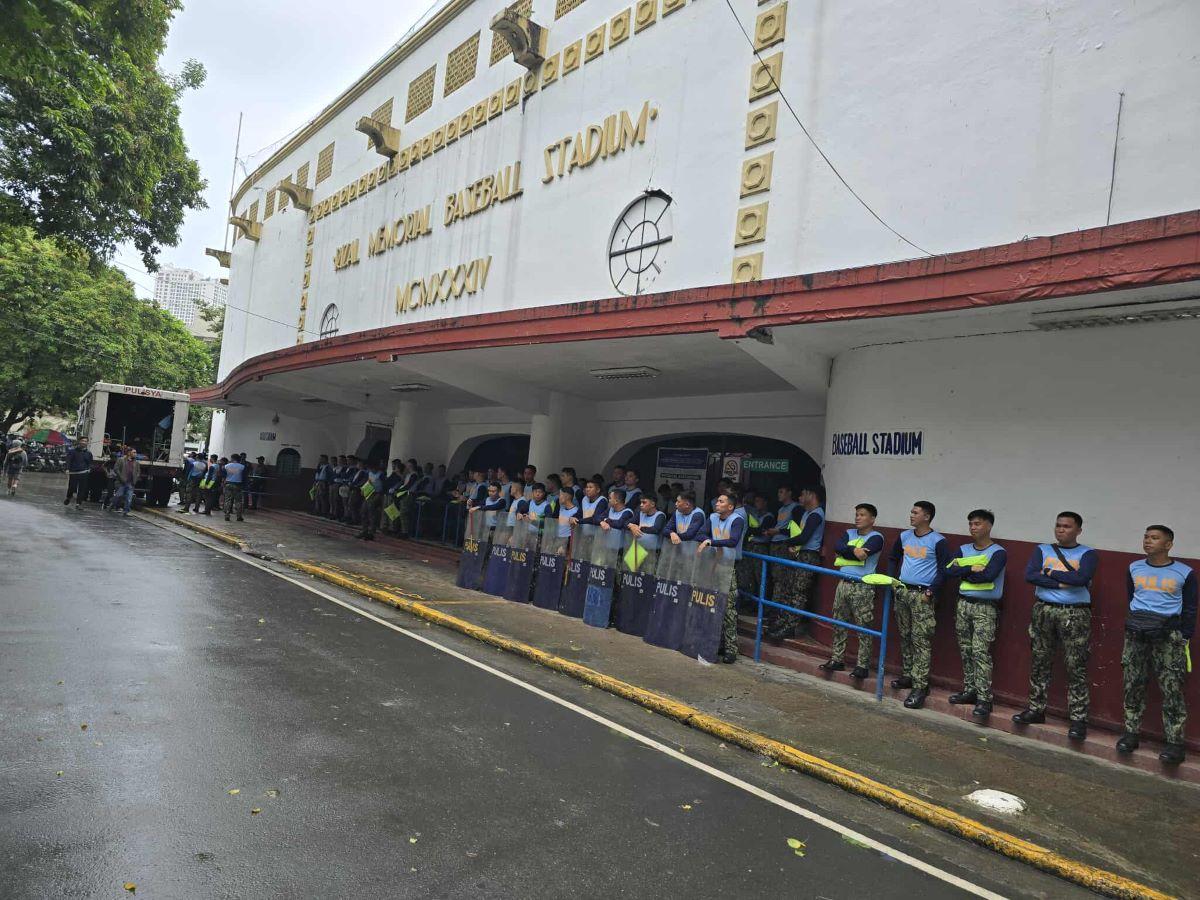 Cops deployed to Rizal Memorial Coliseum for Torre vs Baste fight
