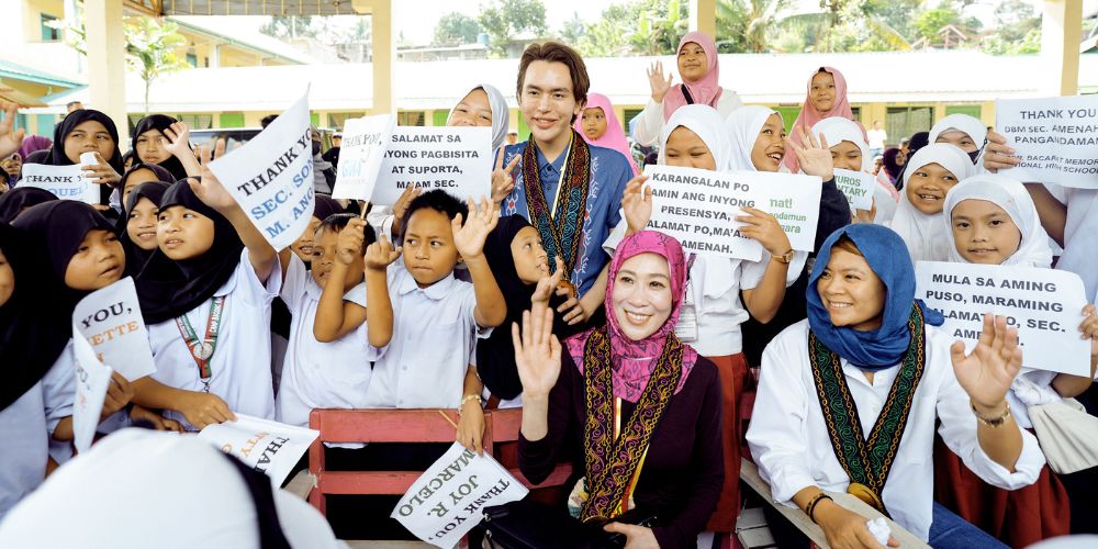 Kapuso Foundation-built school in Marawi receives 150 tablets, smart TVs