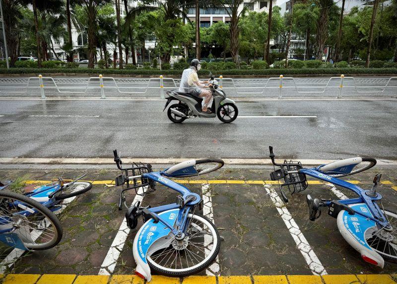 Storm Wipha hits northern Vietnam with strong winds and heavy rain
