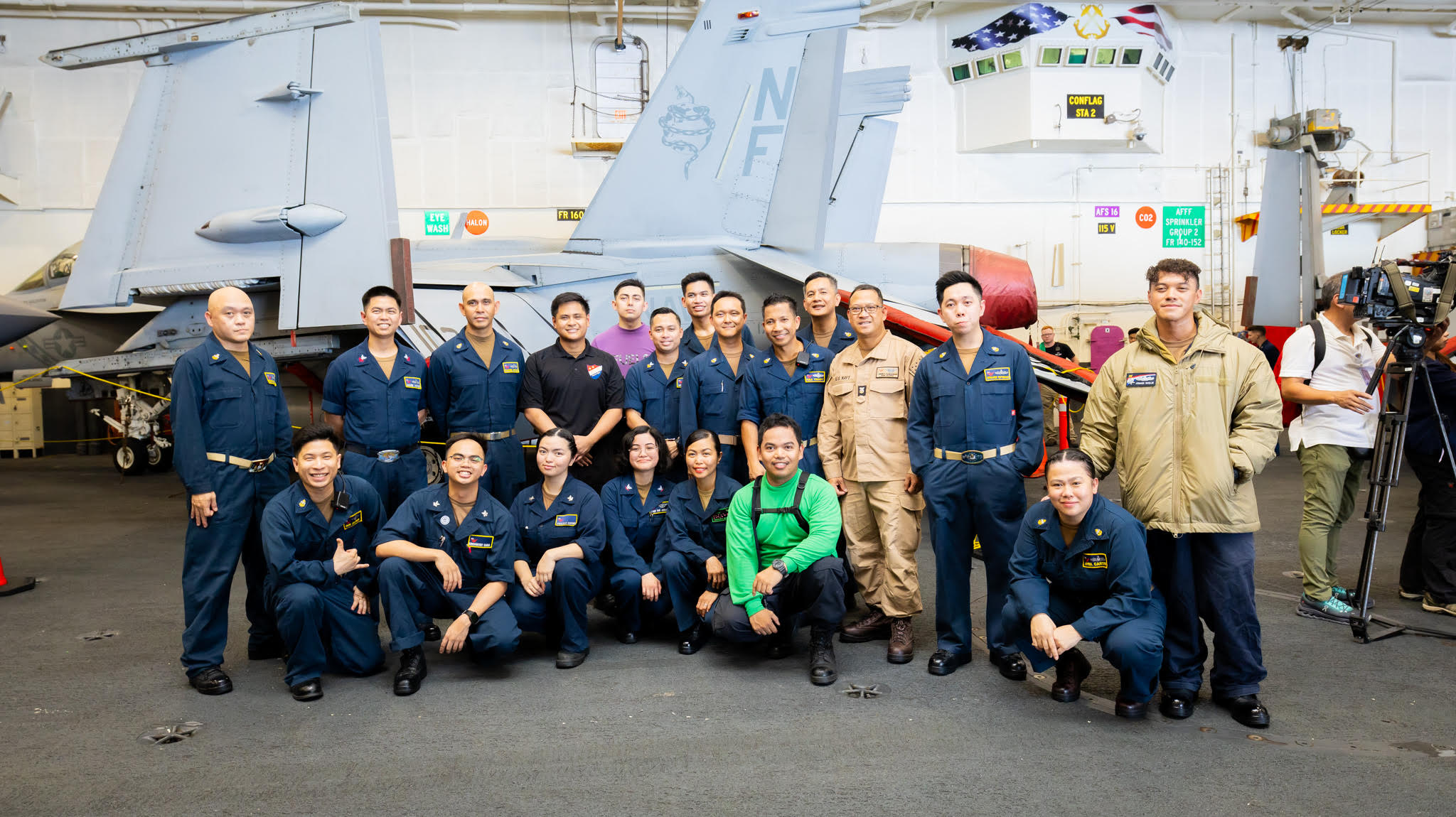 US aircraft carrier on port visit to PH