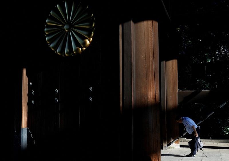 Japan minister joins crowds at contentious shrine to mark 80 years since World War Two defeat