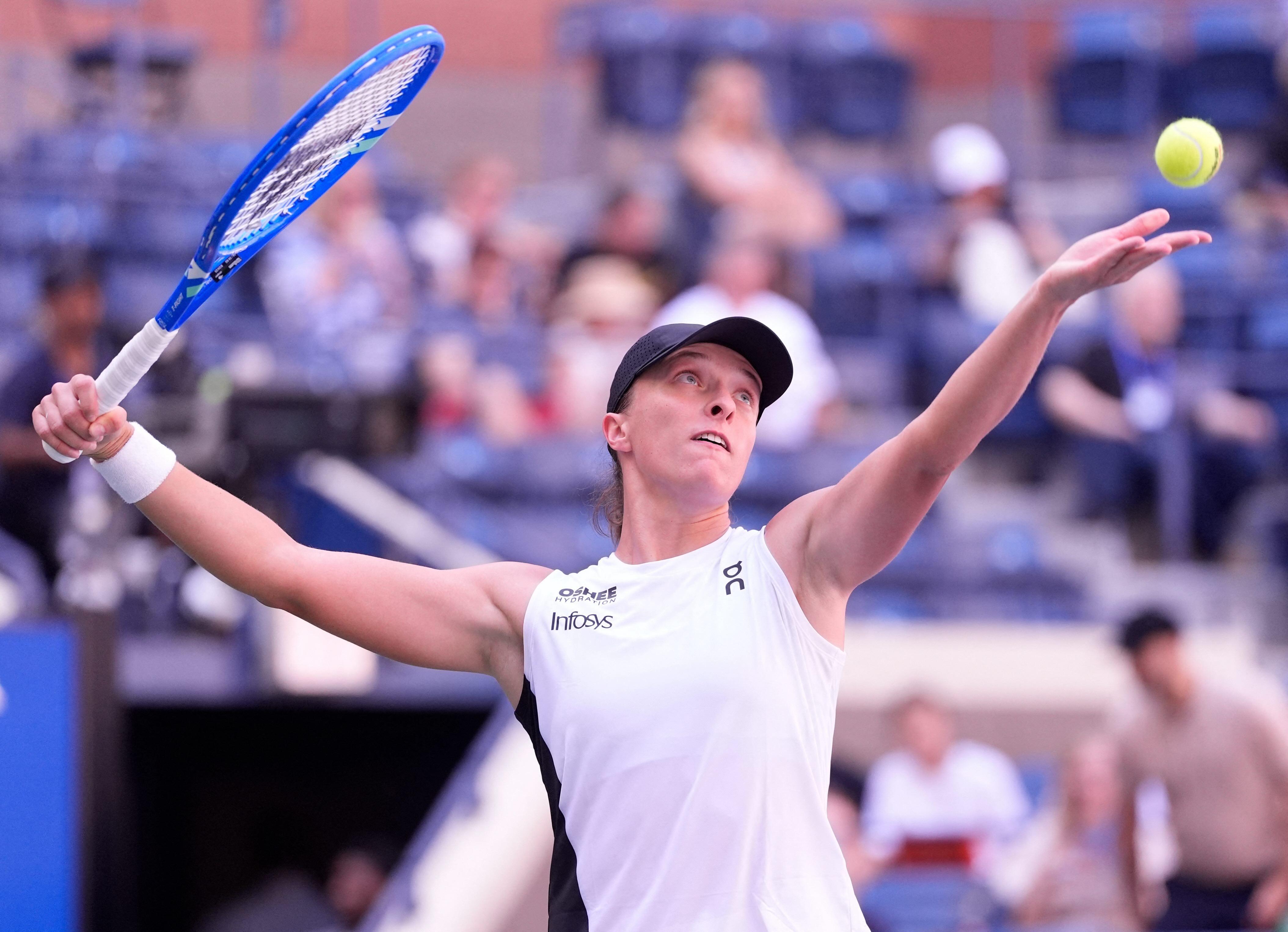 Swiatek eases into US Open second round, Gauff highlights evening session