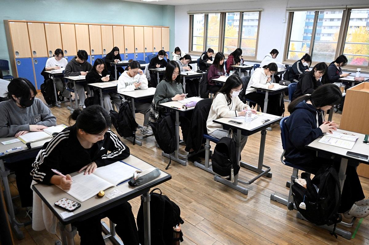 South Korea to ban mobile phones in school classrooms
