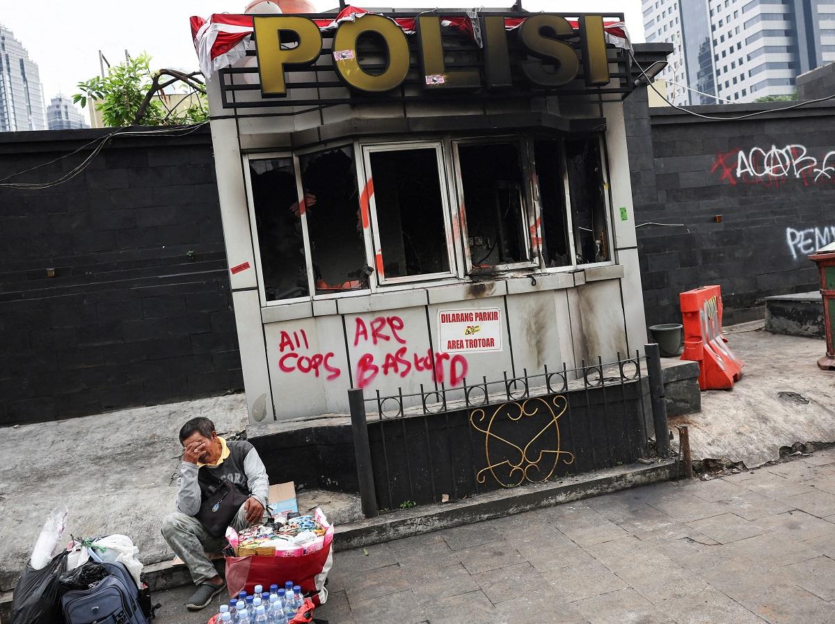 Deadly Indonesia protests force U-turn on lawmakers’ pay