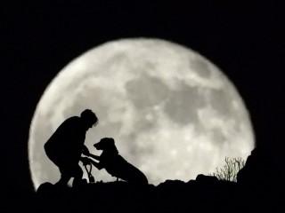 Sturgeon Moon rises over Gran Canaria in Spain