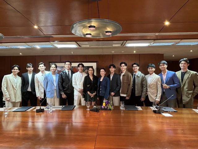 GMA Network Senior Vice President for Programming, Talent Management, Worldwide, and Support Group and GMA Films President Atty. Annette Gozon-Valdes and Sparkle GMA Artist Center and Talent Development and Management First Vice President Joy Marcelo with Ultimate Campus Cutie Mad Ramos and Sparkle Campus Cutie contestants. Photo: Nika Roque/GMA Integrated News