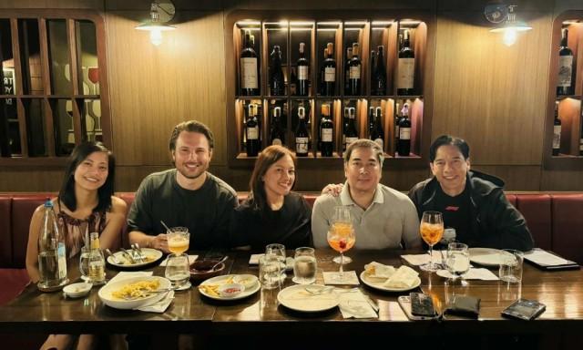 Impromptu welcome dinner. Matt Blaker (second from left) with Rockwell VP for Marketing Tracey Castillo, 9 Works Theatrical's Anna Santamaria, Santi Santamaria and showâ€™s choreographer Arnold Trinidad. Photo courtesy of Santi Santamaria