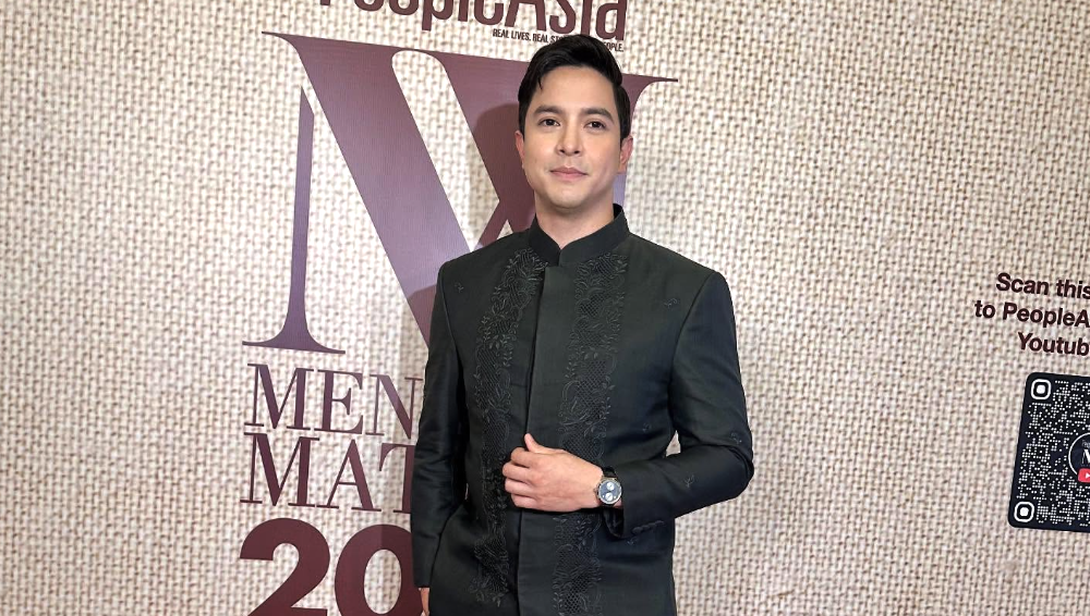 Alden Richards receives Men Who Matter 2025 trophy from PeopleAsia