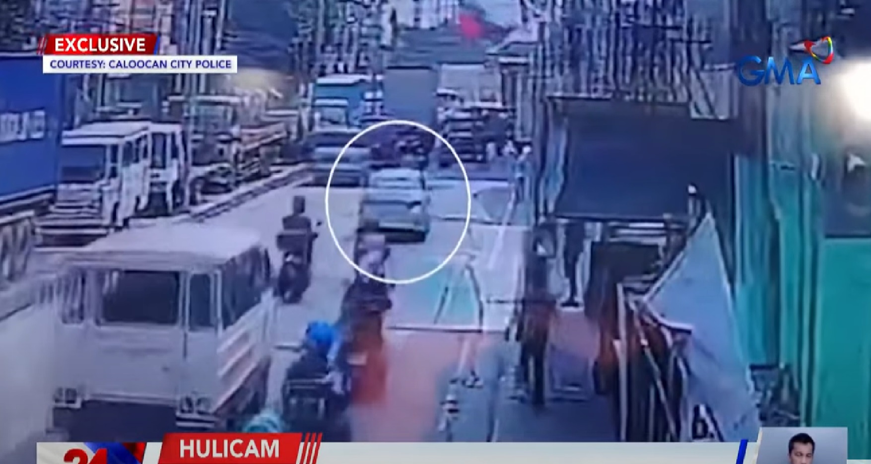 1 sa riding in tandem na holdaper, nasakote nang banggain ng isang motorista sa Caloocan thumbnail