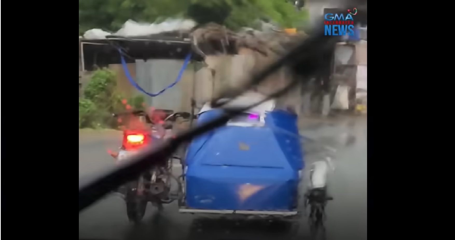 Tricycle, umaandar sa kalsada nang walang driver? thumbnail