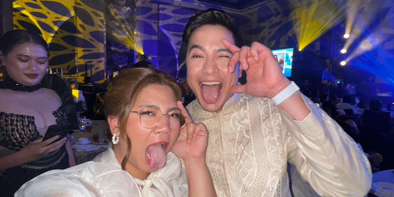Alden Richards, Abi Marquez do viral tongue-out pose