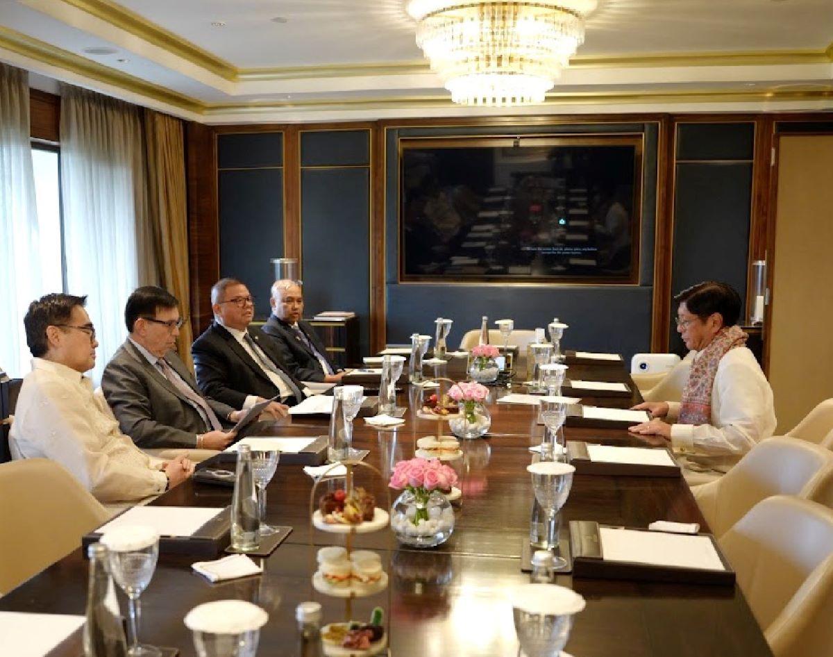 President Ferdinand Marcos Jr meets with Cabinet members