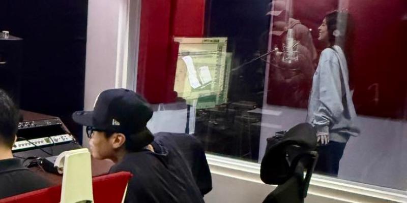 Brent Manalo spotted in the studio supporting Mika Salamanca