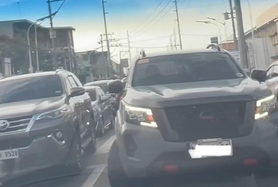 Pickup caught on video doing counterflow in Malolos, Bulacan