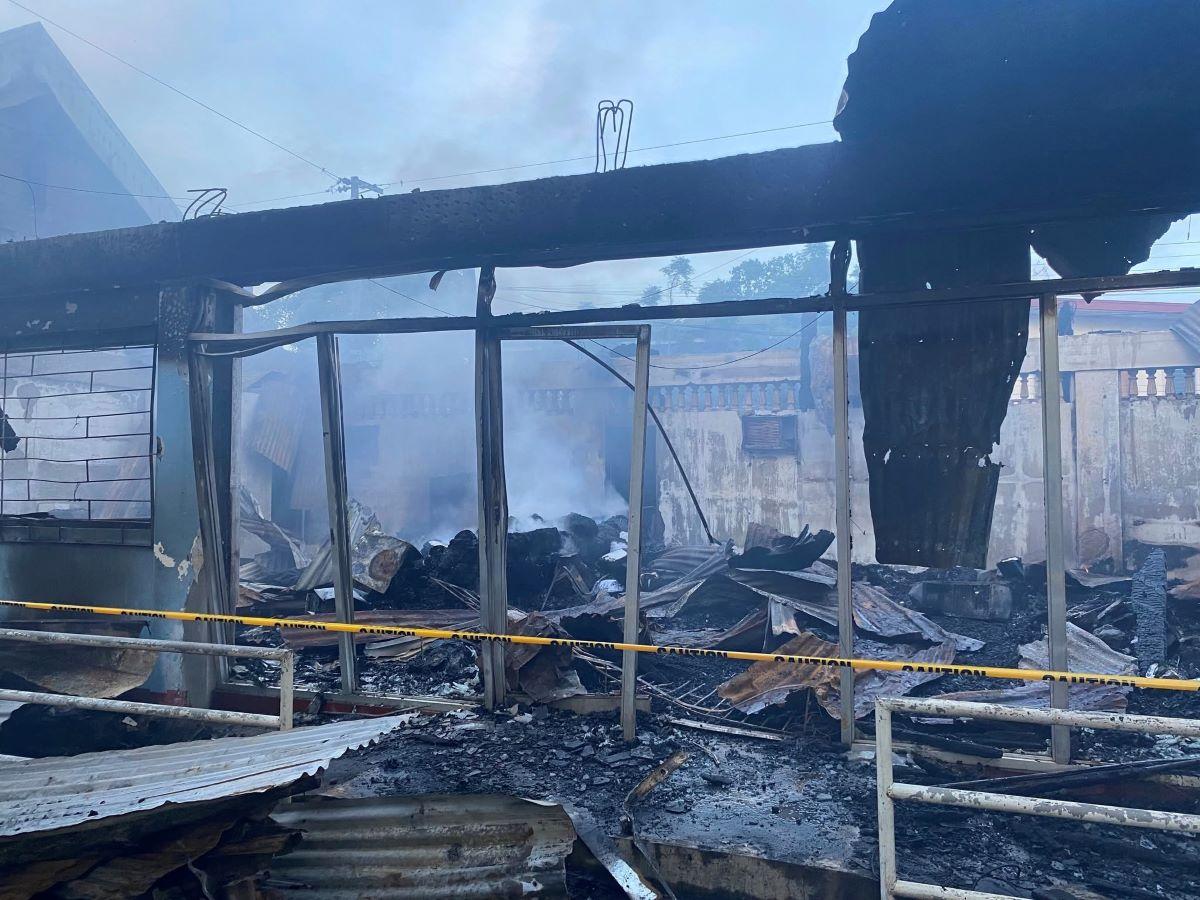 Fire razes Mulanay, Quezon public information office