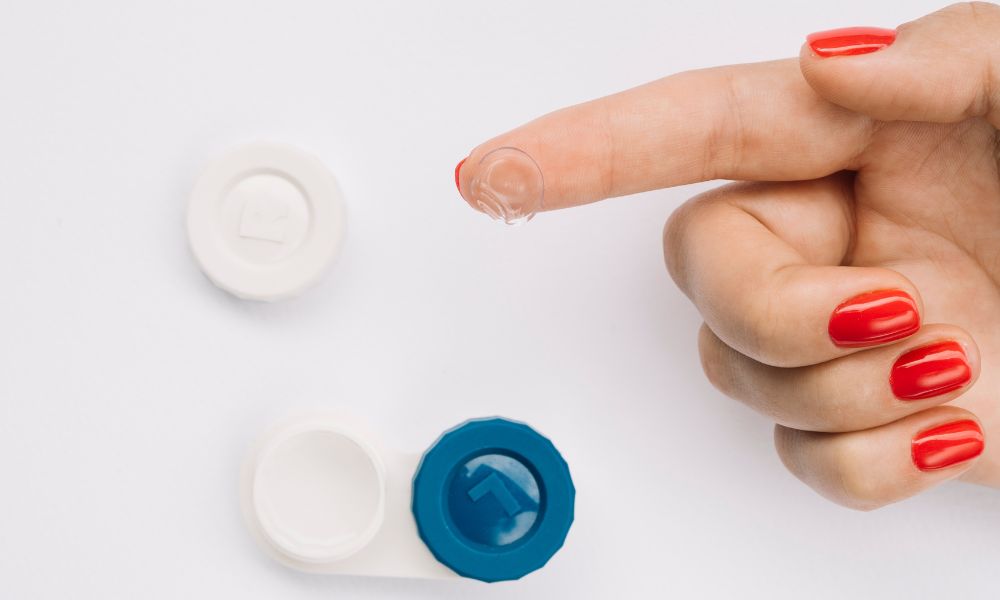 Contact lens 101: A guide to safe wear and healthy eyes