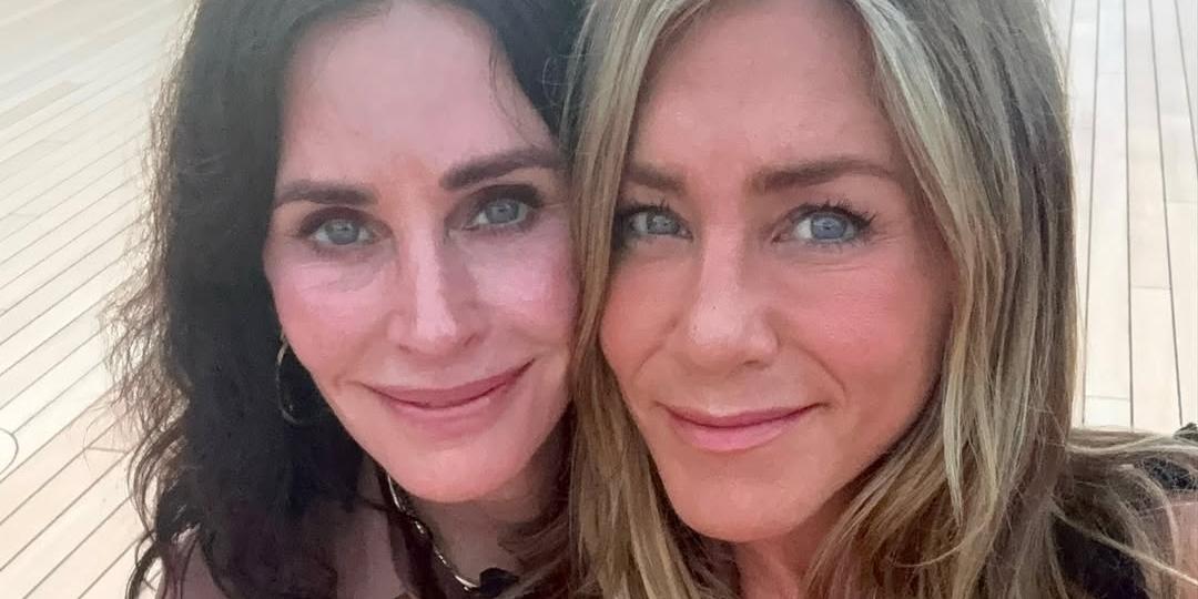 Jennifer Aniston, Courteney Cox delight fans with new selfie