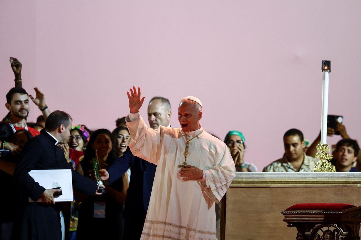 Pope Leo tells hundreds of thousands of young Catholics to build a better world