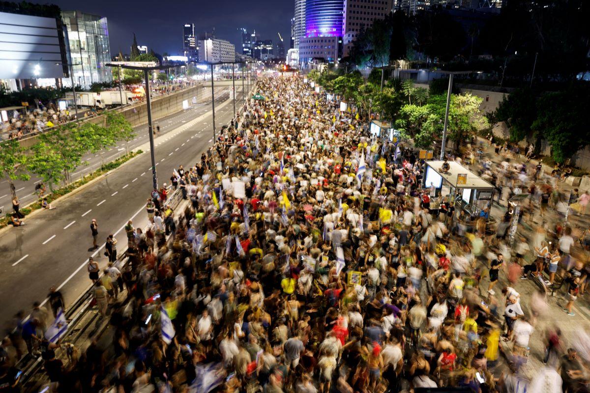 Thousands rally in Tel Aviv against Netanyahu"s new Gaza plan, demand release of hostages