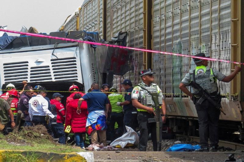 More than 60 injured, 10 killed after Mexican train hits double-decker bus