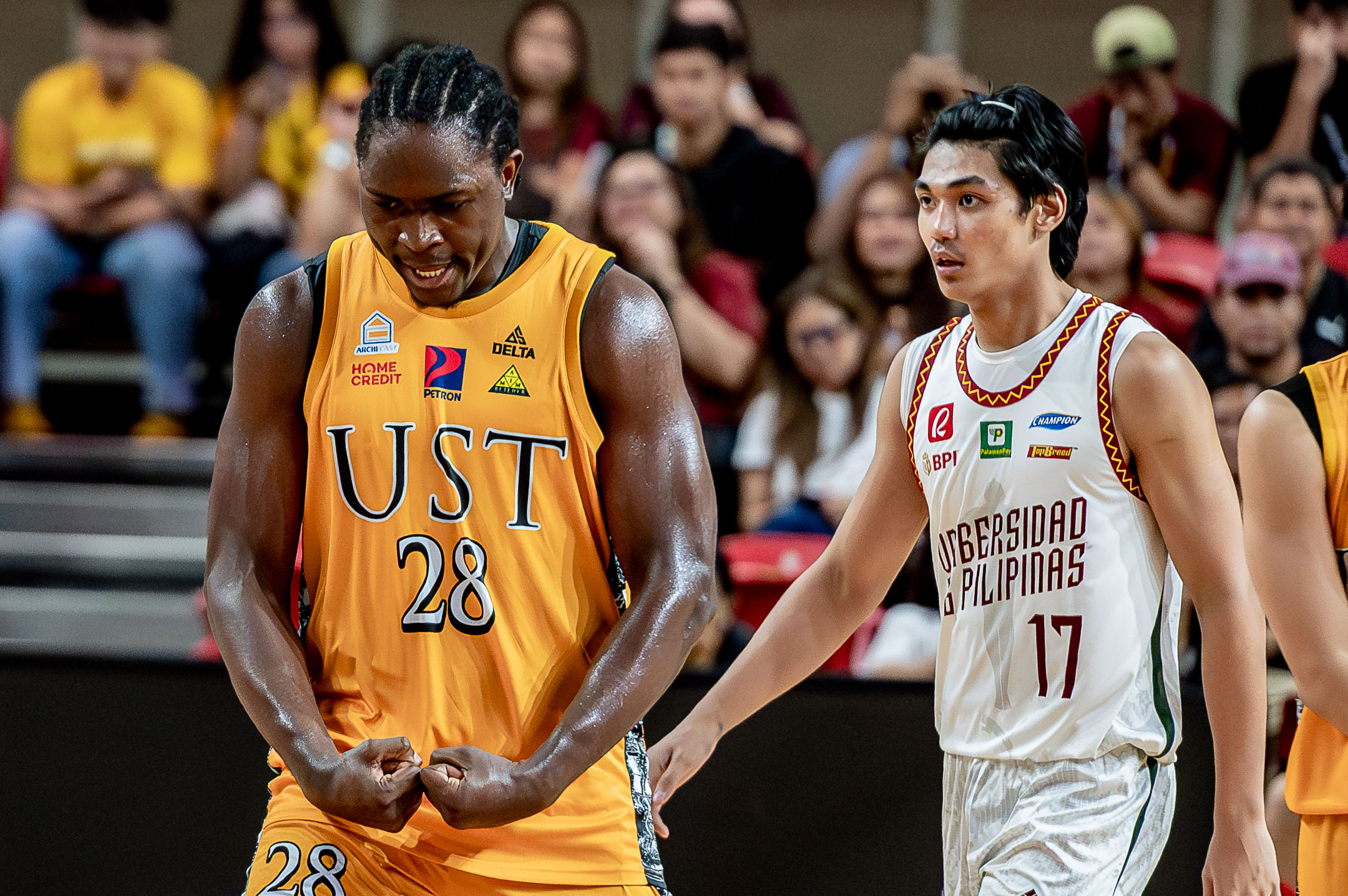 Rookie Collins Akowe drops 29 as UST stuns UP in title defense opener