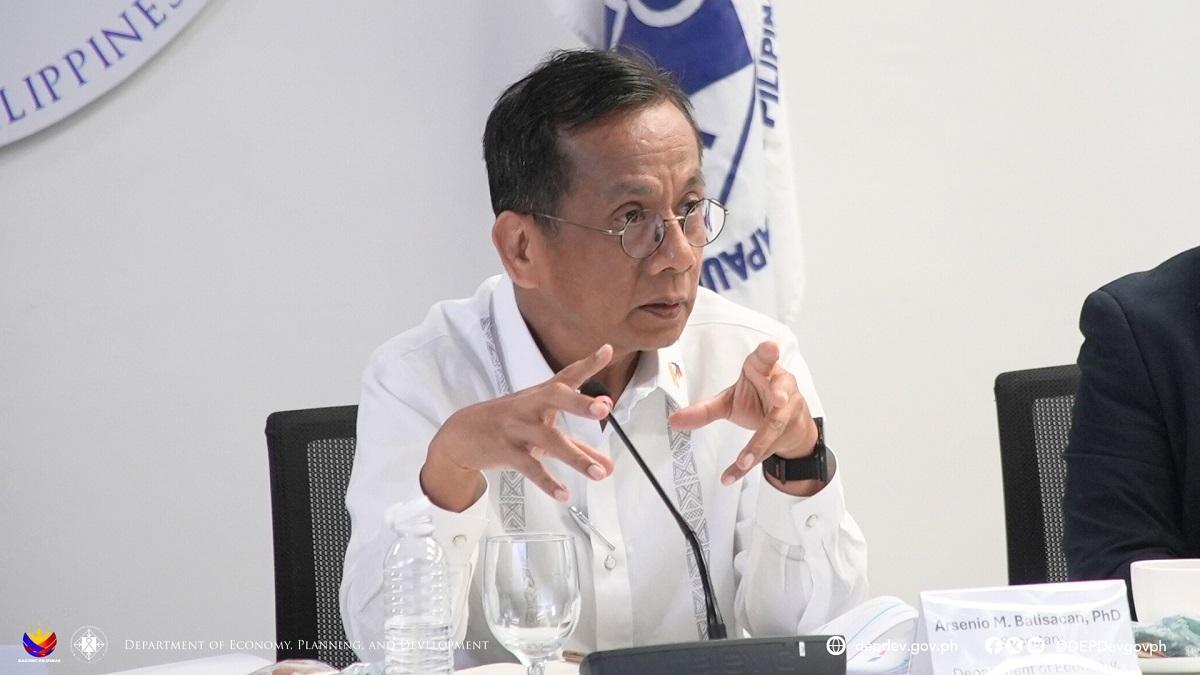Balisacan open to publication of contractor blacklist